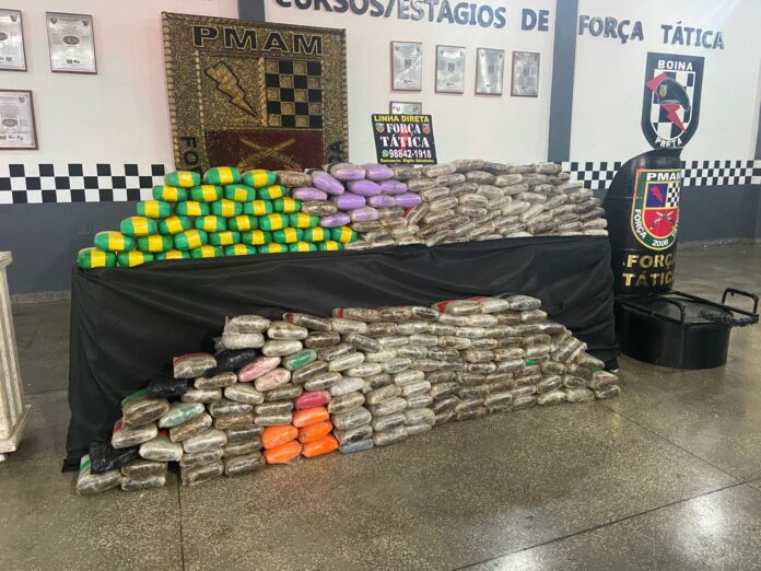 Notícias do Amazonas – Força Tática descobre 232 kg de drogas em pneu de caminhão