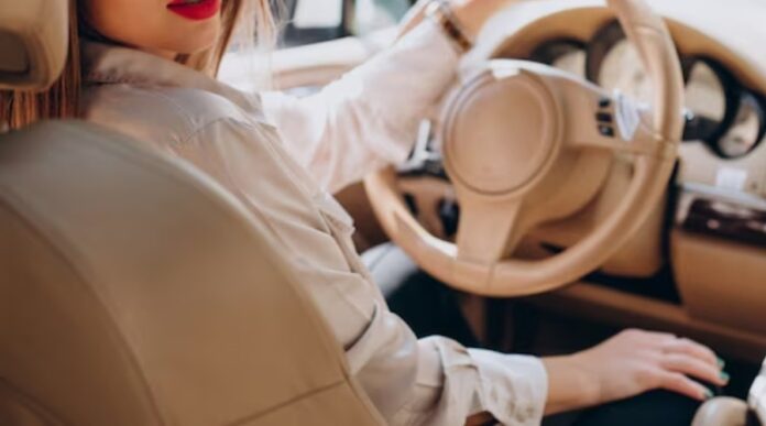 Notícias do Amazonas – Mulher é detida por furtar homens com carros de luxo alugados