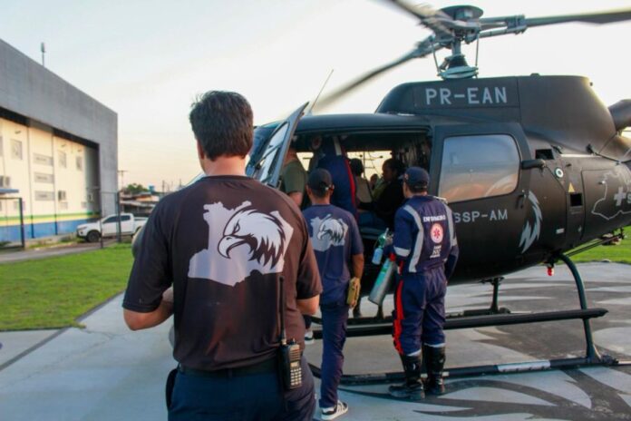 Notícias do Amazonas – Helicóptero realiza resgate de criança e idosa em Manaus