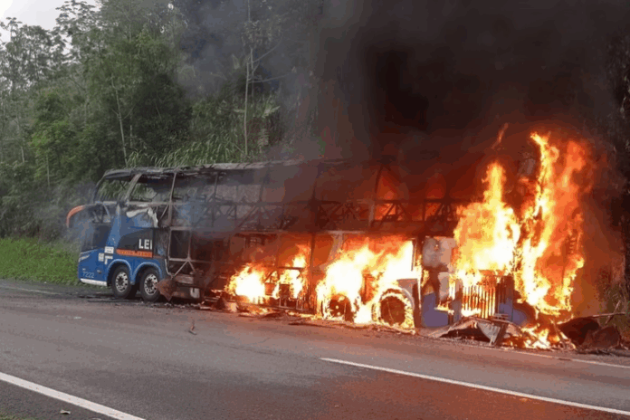 Notícias do Amazonas – Incêndio em ônibus de São Paulo a Curitiba é causado por passageiro