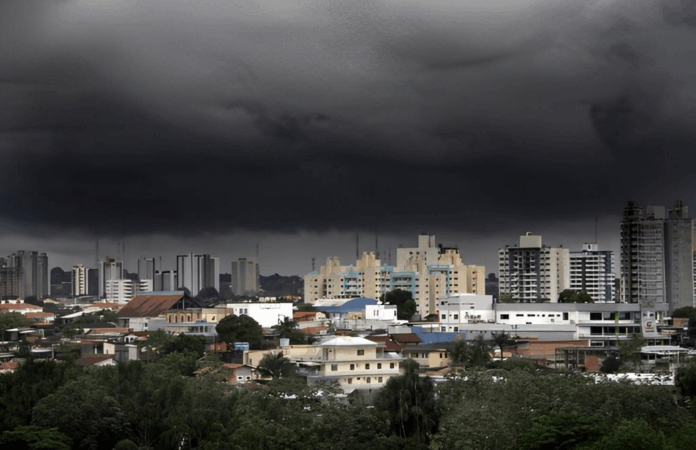 Notícias do Amazonas – Alerta laranja para chuvas fortes em Manaus e 50 cidades