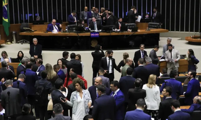 Câmara aprova aumento de penas para extorsão e uso de escudo humano