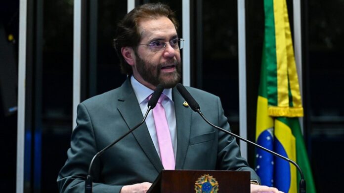 Plínio Valério propõe limite de mandato para ministros do STF e alerta sobre abusos
