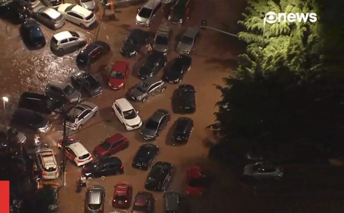 Temporal intenso causa alagamentos e paralisa trens na Grande São Paulo
