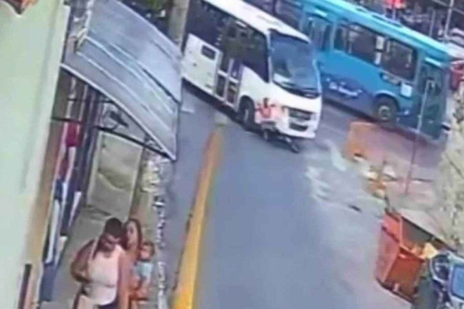 1_acidente_venda_nova-43319189.jpeg Notícias do Amazonas – Menino de 10 anos quase é atropelado por micro-ônibus