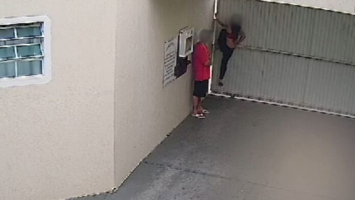 casal-moteel.jpg Casal é flagrado fugindo de motel após não quitar a conta em Canoinhas