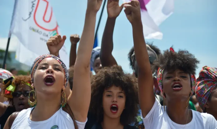 negros.webp Desafios na Valorização da Herança Africana no Brasil: Um Olhar Necessário