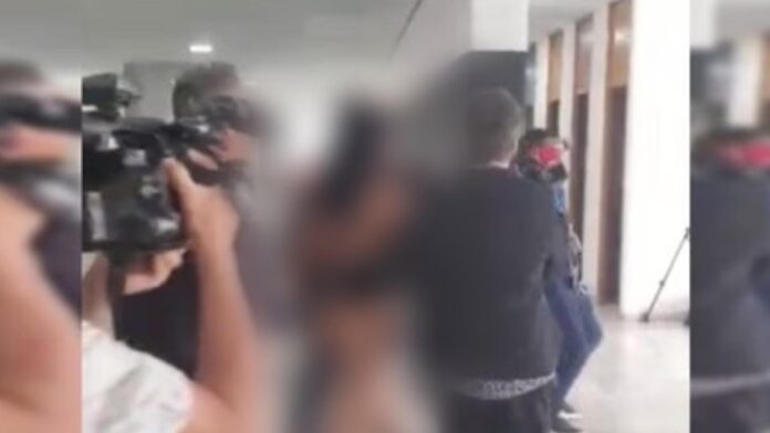 mulher-pelada-lula.jpeg Notícias do Amazonas – Mulher em surto psicótico tenta se encontrar com Lula