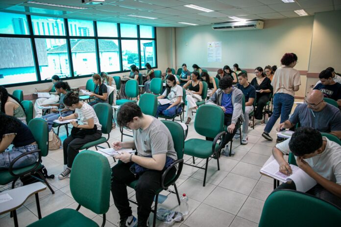 Notícias do Amazonas – Mais de 35 mil candidatos participam do Vestibular UEA 2025