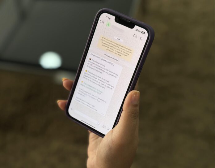 golpe-celular-scaled.jpg Notícias do Amazonas – Polícia alerta sobre fraudes em compras online no estado