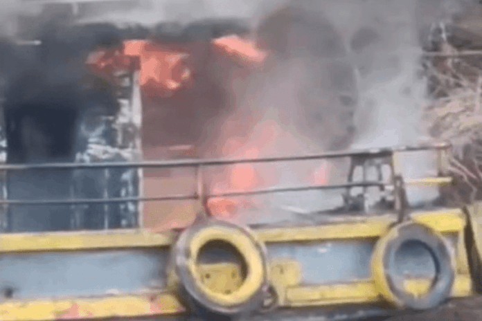 Notícias do Amazonas – Homem sofre queimaduras graves em incêndio de balsa
