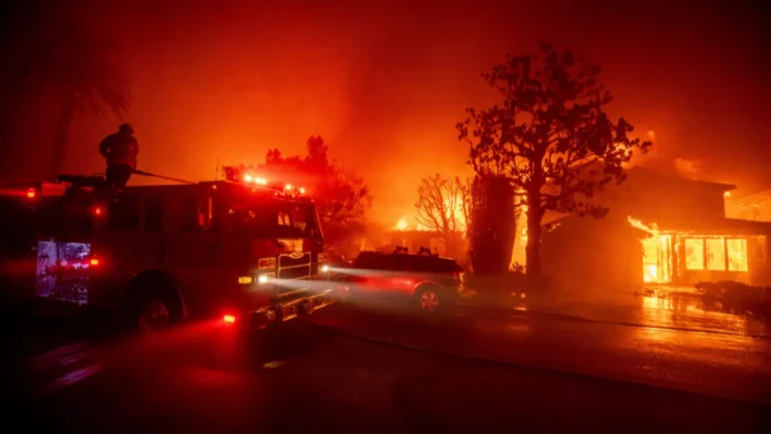 Incêndios em Los Angeles – Número de vítimas chega a 10 com fogo fora de controle