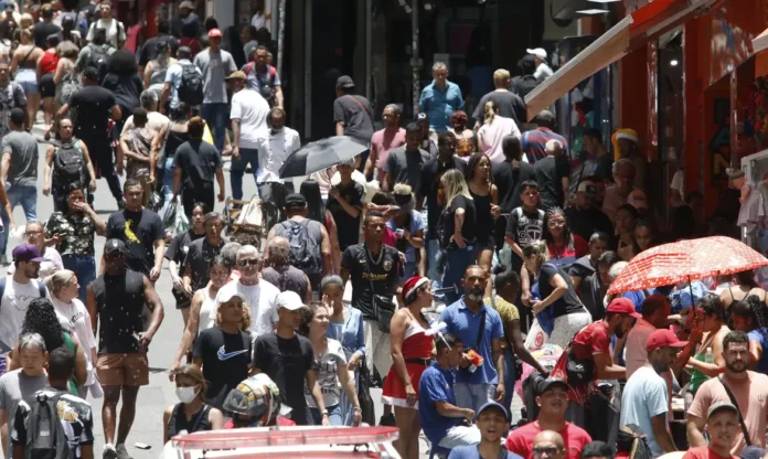 Notícias do Amazonas – Quase metade dos brasileiros vê melhora para 2025