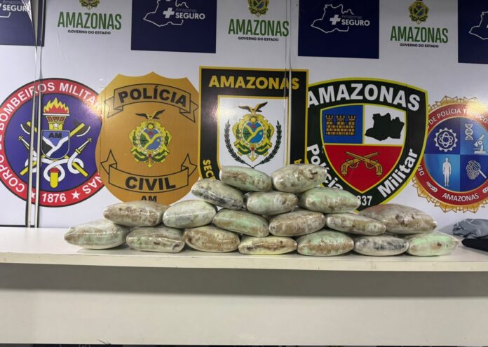 Notícias do Amazonas – Homem é detido com 22 kg de drogas em lancha no AM