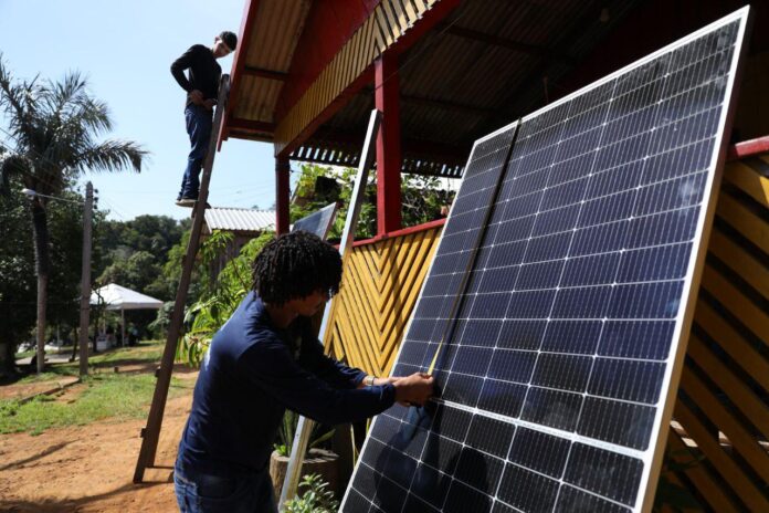 Notícias do Amazonas – Comunidades turísticas no Rio Negro recebem energia solar