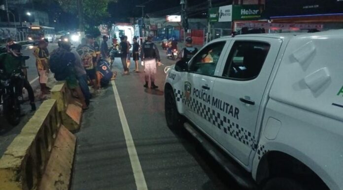 Notícias do Amazonas – Acidente entre motocicletas na Avenida Cosme Ferreira deixa feridos