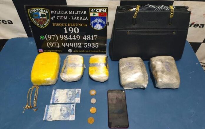 Notícias do Amazonas – Mulher é detida com mais de 3 kg de drogas na BR-230