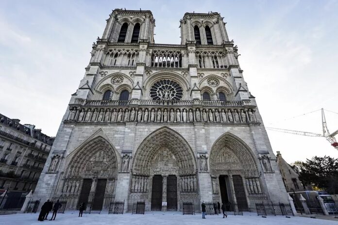 Catedral de Notre-Dame reabre suas portas em Paris após cinco anos de restauração