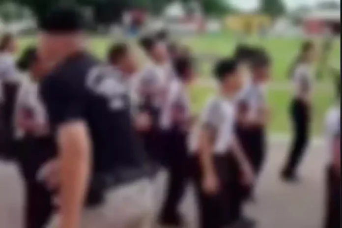 Notícias do Amazonas – Estudantes de colégio militar entoam cânticos violentos em marcha