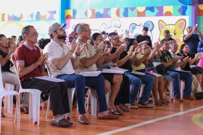 Notícias do Amazonas – Prefeitura entrega 100 registros de imóveis em Manaus