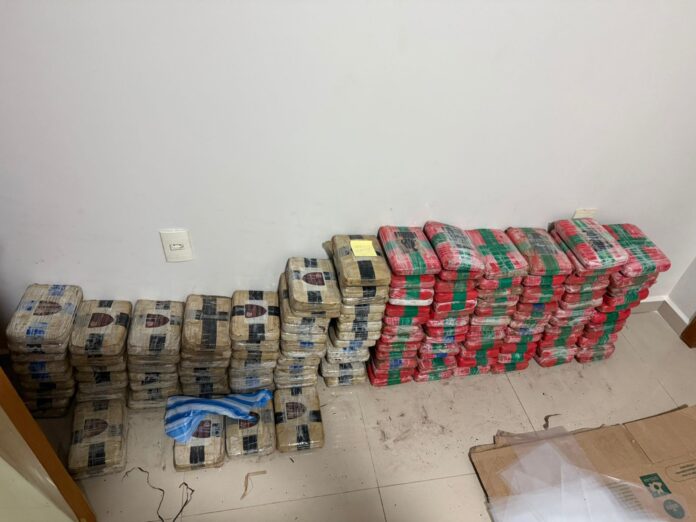 Notícias do Amazonas – Casal detido em Manaus com 608 kg de drogas avaliadas em R$ 13,5 milhões