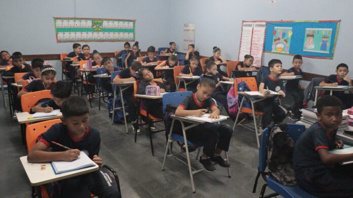 Notícias do Amazonas – Escola em Manaus garante educação gratuita a alunos carentes
