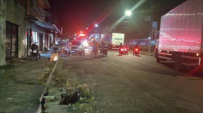 Notícias do Amazonas – Homem sofre choque elétrico ao tocar em fio caído na Avenida Timbiras