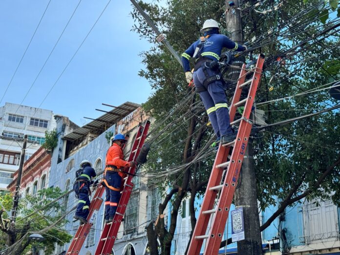 Notícias do Amazonas – Centro Histórico de Manaus retira 7,5 toneladas de fios obsoletos