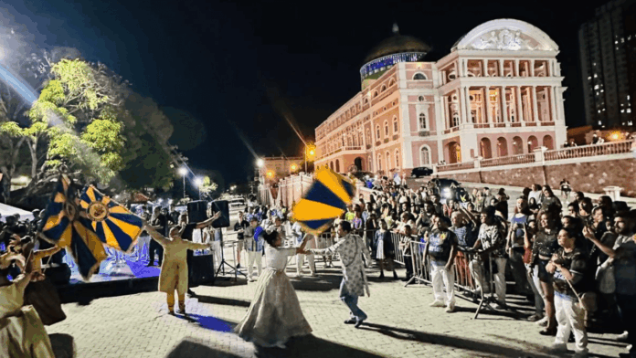 Notícias do Amazonas – Vila da Barra apresenta samba-enredo ‘A Sinfonia dos Eternos’ no Halloween da Vila