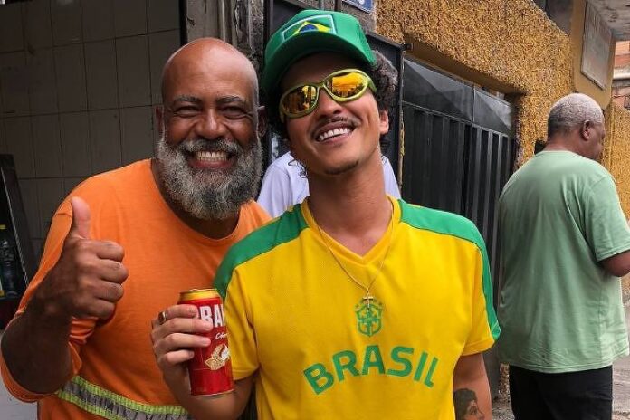 Bruno Mars se despede do Brasil após 16 shows e celebra sua experiência única