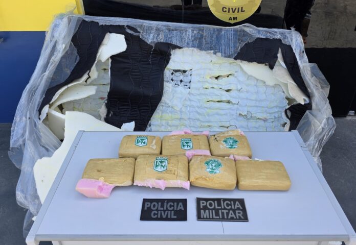 Notícias do Amazonas – PM apreende 8 kg de maconha em colchão de barco no AM