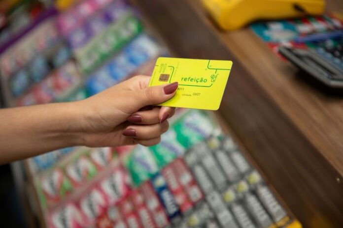 No AM, modernização do vale-alimentação atinge 256 mil trabalhadores