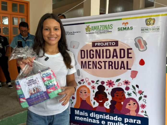 Meninas e mulheres de 16 municípios do AM recebem kits de absorventes