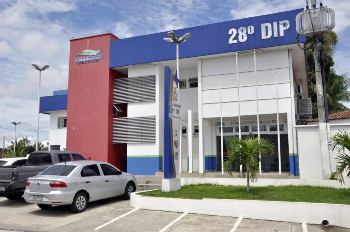 Homem é preso após agredir mãe de 72 anos com socos no rosto em Manaus