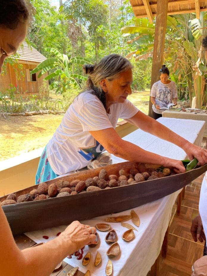 Projeto Uxirana fortalece artesanato caboclo com vivências na floresta