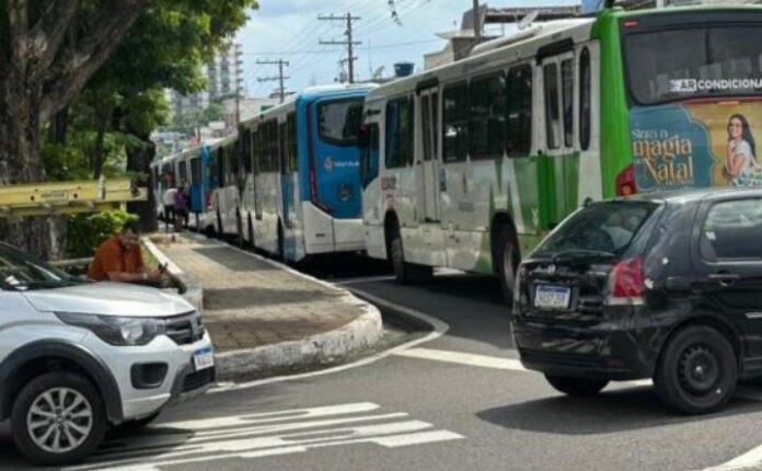 Atraso em pagamento provoca paralisação e rodoviários alertam para novo ato em Manaus