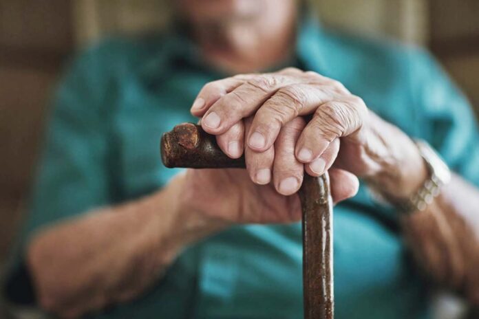 Jovem é preso por extorquir mãe idosa para conseguir dinheiro para drogas no AM