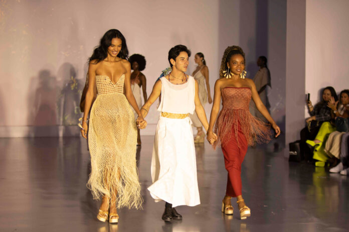 Notícias do Amazonas – Artesãs indígenas desfilam criações de Maurício Duarte em NY e Milão