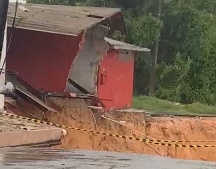 Notícias do Amazonas – Temporal provoca deslizamentos e desabamento em Manaus
