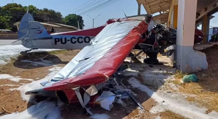 Notícias do Amazonas – Avião de pequeno porte colide com veículos e deixa feridos