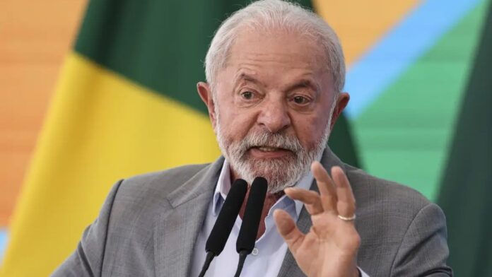 Governo Lula implementa reformas salariais e de carreira para 200 mil servidores