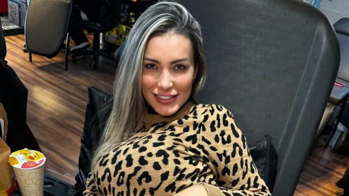 Notícias do Amazonas – Andressa Urach considera implantar um terceiro seio em seu corpo