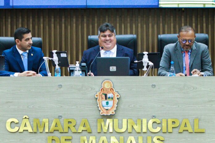 Notícias do Amazonas – David Reis revela datas de pagamento para servidores da CMM