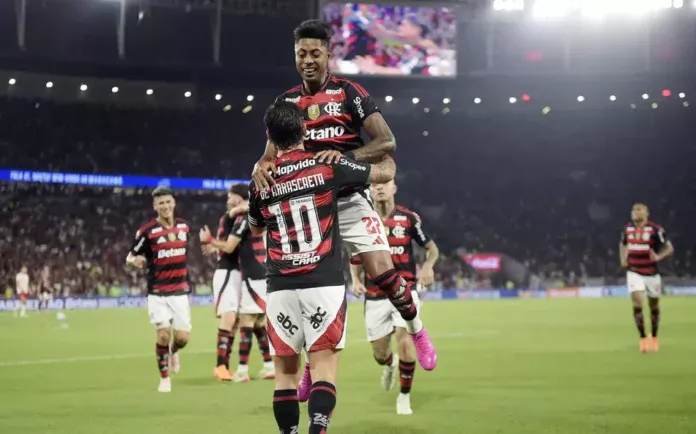 Flamengo busca título brasileiro no Maracanã, mas torcida pede titulares em campo
