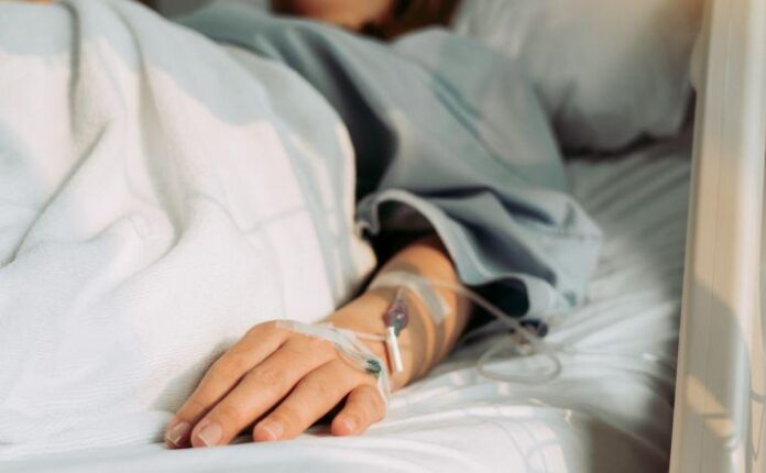 Técnico de enfermagem é acusado de fotografar paciente durante cirurgia no RJ