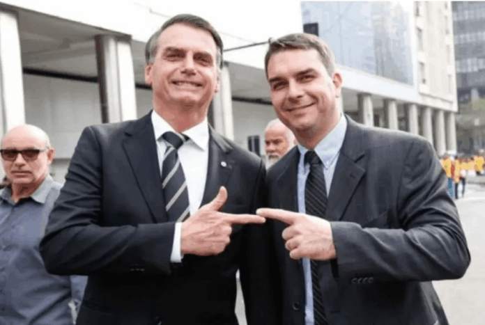 Bolsonaro revela Flávio como candidato do PL à presidência em 2026
