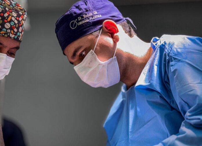 Cirurgião Renan Gil aborda métodos e cuidados na reconstrução mamária após câncer