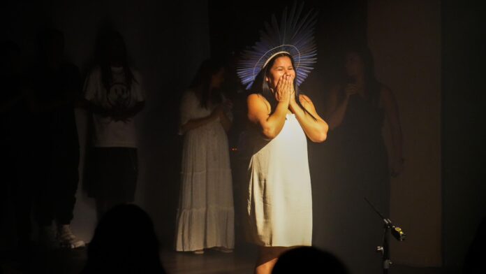 Notícias do Amazonas – Bitta Tikuna transforma vidas de jovens com arte no Dagmar Feitoza