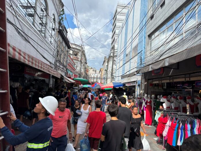 Confira horário de funcionamento do comércio durante o feriado