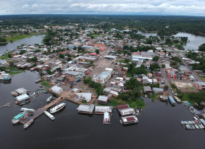 Prefeitura de Manaquiri turbina contratos sem licitação para firma de ex-servidora e ex-parceira eleitoral